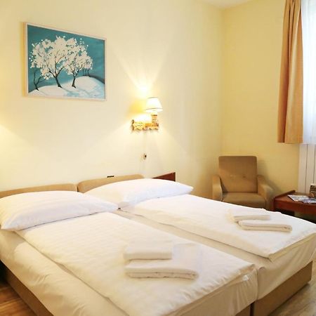 Hotel Bara Gellert Budapest Exterior photo